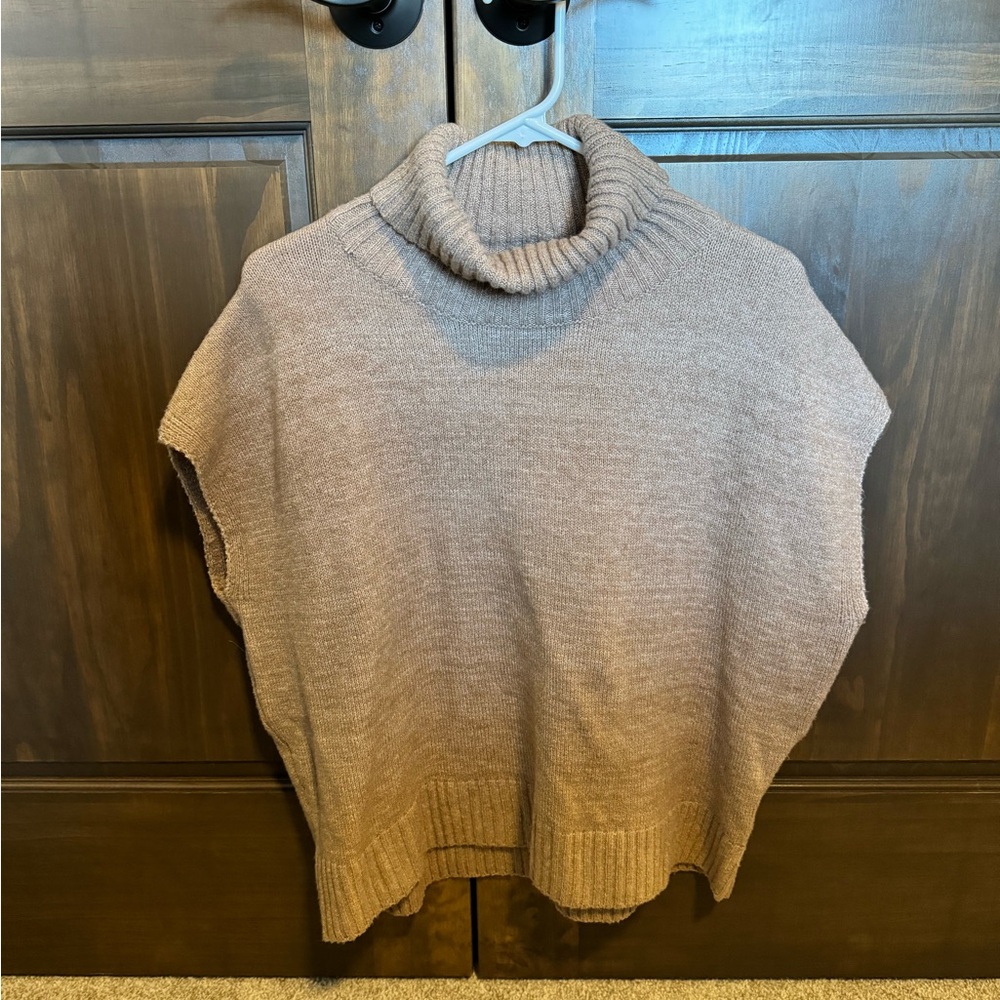 Short sleeve sweater